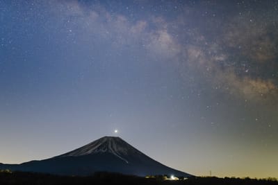 名残りの金星富士と夏の天の川