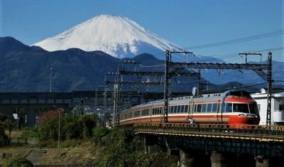 　お気に入りの "小田急ロマンスカーと富士山とのコラボ"