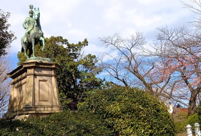 　　　上野公園にある立派な騎馬像　「小松宮彰仁親王像」