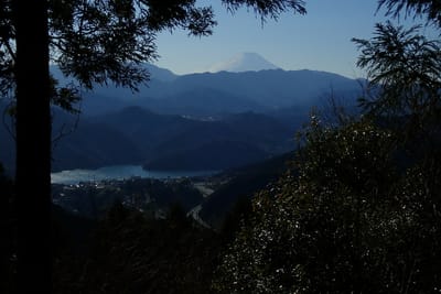 相模湖と富士山