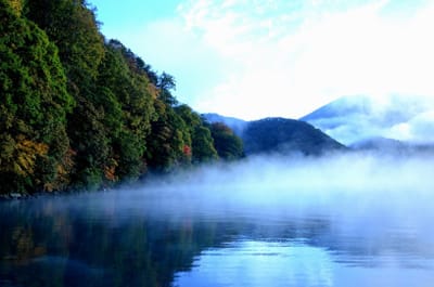 早朝の中禅寺湖