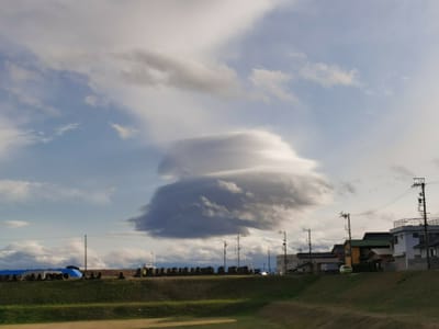 巨大UFO雲