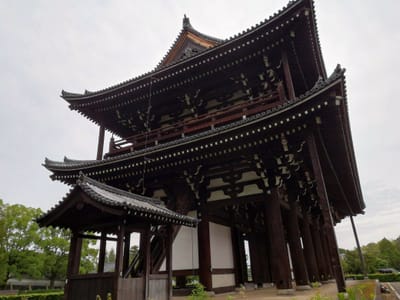 国宝山門①　　　東福寺②-1  (乗り物と緑が美しい寺社巡りツアー２日目 )    2022年6月18日