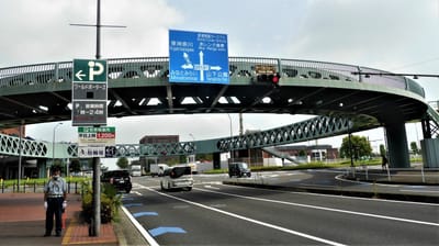 ◎　横浜みなとみらい(MM21)  「新港サークルウォーク」: 近代化遺産・赤レンガパーク地区に設置された円形歩道橋