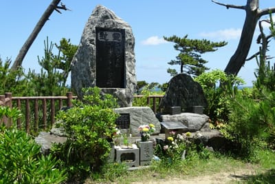 岬の慰霊碑