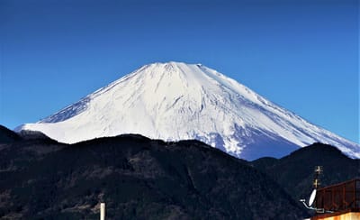 　🚝 小田急線、"新松田駅"から見る 🗻富士山