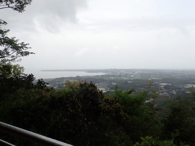 見晴台から本当は伊豆大島が見えるようですけど見えないです。