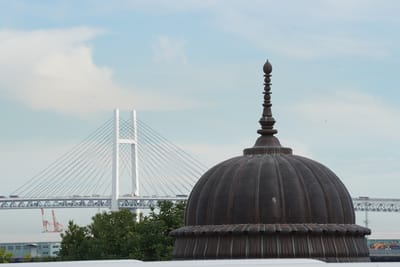 インドの水塔とベイブリッジ