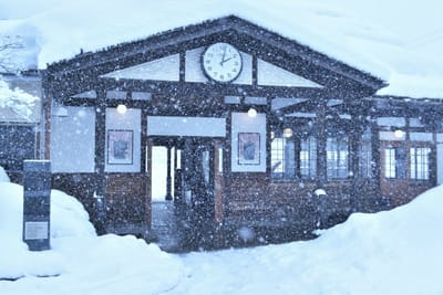 雪の若桜駅
