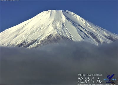 🗻　 この冬は " 雪が少なかった富士山 " も、⛄ 本来の " 雪化粧 " を、し直したようです。静岡県東部の山地で積雪