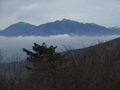 (ノ°ο°)ノ オオオオ　雲海の上に男体山と女峰山
