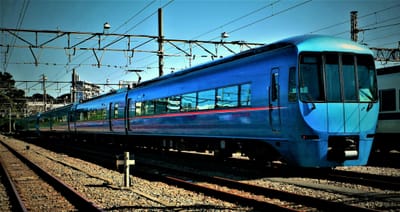 東京メトロと小田急を結ぶ 青いロマンスカー MSE 60000形