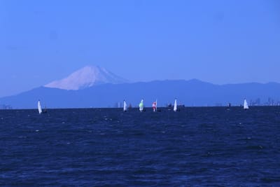 富士とヨット