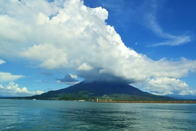 雲と桜島
