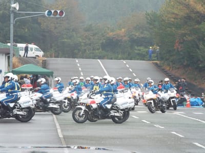 福岡県警察白バイ安全運転競技大会～選手入場３