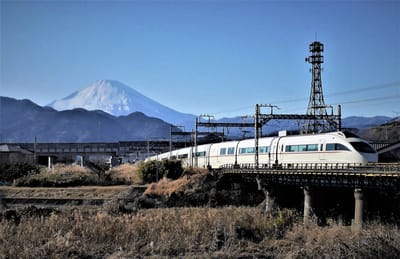 　" 小田急 ロマンスカー "と、🗻 "富士山" とのコラボ !