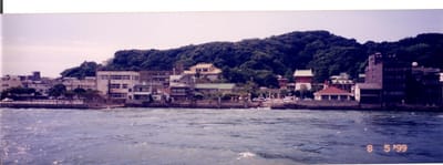 平成11年８月５日撮影　関門海峡から赤間神宮を望む