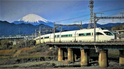 小田急電鉄の白いロマンスカー・VSE、独特の構造が引退の理由に、 2022年3月11日をもって定期運用を終了 !!