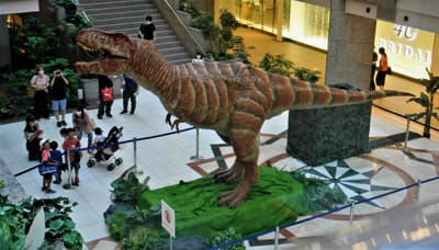 　　<恐竜>　　"ティラノサウルス"　 (Tyrannosaurus）
