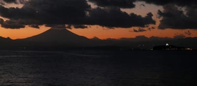 葉山町（森戸海岸）から見る富士山の夕景