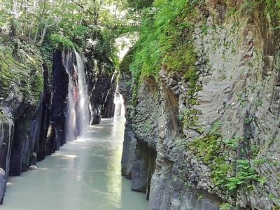「上、横、下から見える」　真名井の滝の周辺  高千穂峡遊歩道  (南九州花と絶景について６つの名所巡りツアー２日目)    2023年６月３日