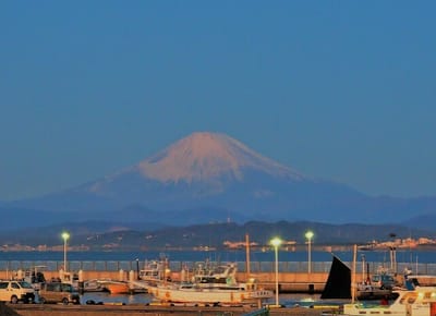 2023年1月25日の夜明けの富士山(片瀬東浜)