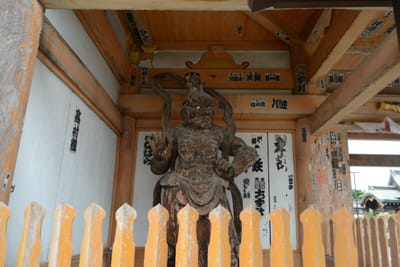 総持寺金剛力士像(右・阿形、左・吽形)