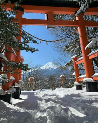 富士山を望む新雪の絶景❣️