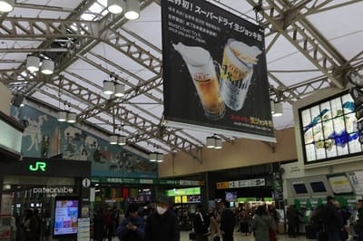 賑わう上野中央駅