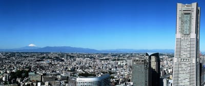 　　横浜市 " みなとみらい "から見る 🗻富士山