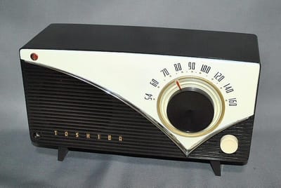 東芝　真空管ラジオV字のロゴ