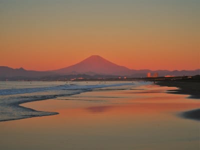 2022年10月20日の夜明けの富士山(鵠沼海岸)