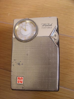 SEIKOの時計とトランジスタラジオのコラボ姿