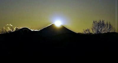 東京都心から「ダイヤモンド富士」輝く美しい夕日のコラボレーション　🗻　あす以降も見られるチャンスあり !