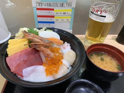 海鮮丼と生ビール