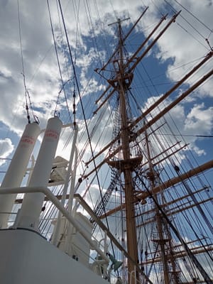 帆船海王丸の船体とマスト