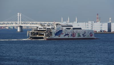 大型船高速フェリー「ナッチャンＷＯＲＬＤ」横浜港出港！