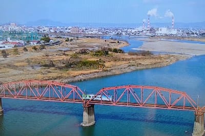 八代市内の川に架かる鉄橋