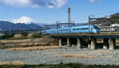MSE(60000形)東京メトロと小田急を結ぶ青いロマンスカー