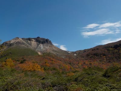 紅葉に包まれた茶臼岳を眺めてのランチは良かったです。