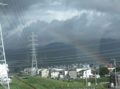 朝の小田急線から見えた虹