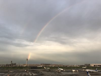 羽田空港から見た虹