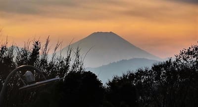 　<お気に入り写真>  　夕焼け空にグレーの富士山　 🗻