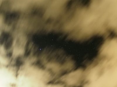 オリオン座流星群が雲の向こう側