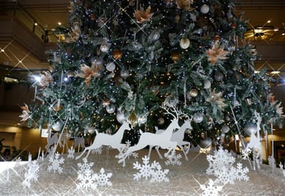 2018年 横浜 ランドマークプラザのクリスマスツリーは降雪復活、ホワイトクリスマスに！