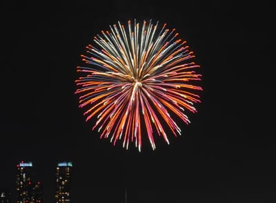 ハマ経・上半期PV(Page View)1位は横浜開港祭で光と音の花火「ビームスペクタクル in ハーバー」開港160周年記念