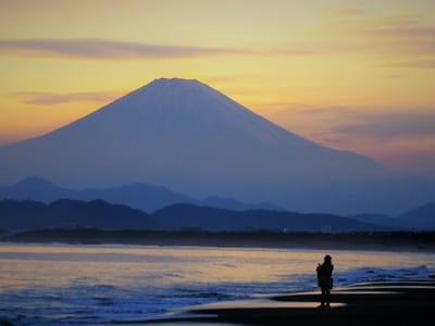 2022年10月27日の夕暮れの富士山(鵠沼海岸)