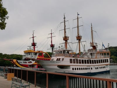 「並んでいる遊覧船」　九十九島パールシーリゾート　　　（ハウステンボスと絶景ツアー２日目）2023年5月12日