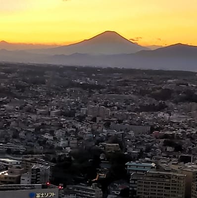 　　🗻 ”みなとみらい”から見る、富士山の夕景　🗻