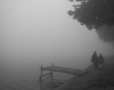 霧の中の二人